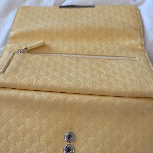 💖Tahari Mustard Quilted Women's Wallet - Picture 5 of 12